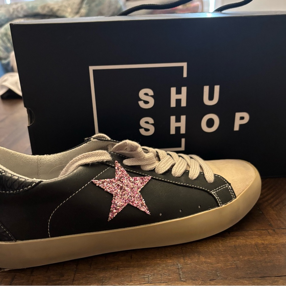 ShuShop Kids Black and Pink Star Sneakers